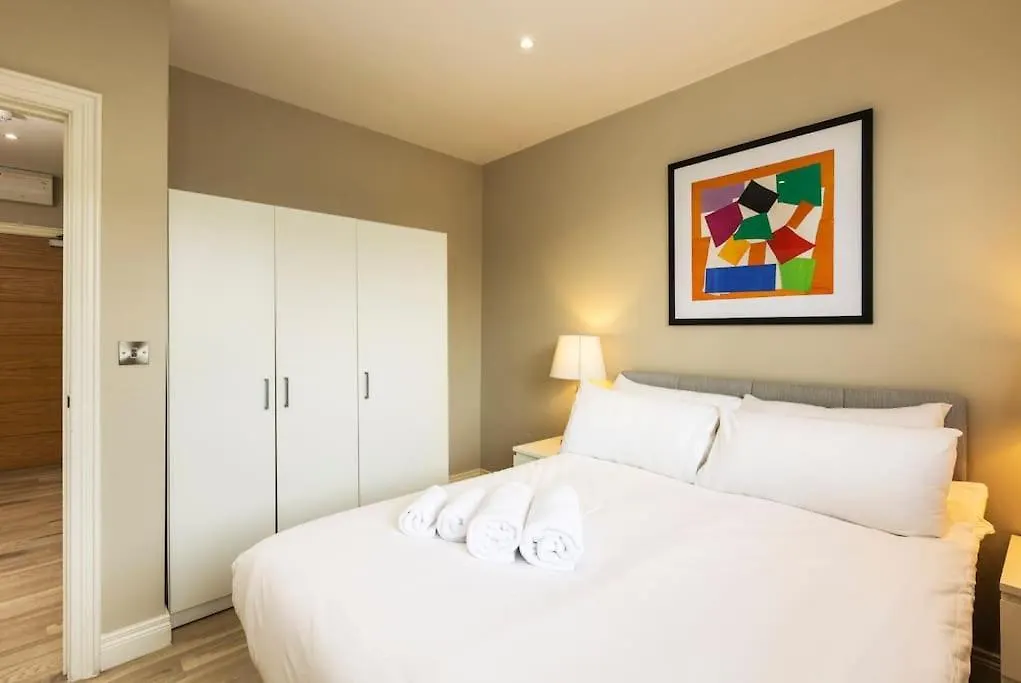 The Matisse- 10 Min Walk To City / Trendy 1 Bd Apt Belfast