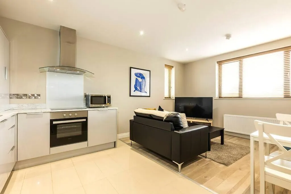 The Matisse- 10 Min Walk To City / Trendy 1 Bd Apt Belfast 0*,  United Kingdom