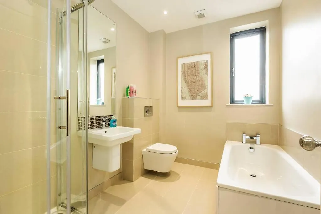 The Matisse- 10 Min Walk To City / Trendy 1 Bd Apt Belfast