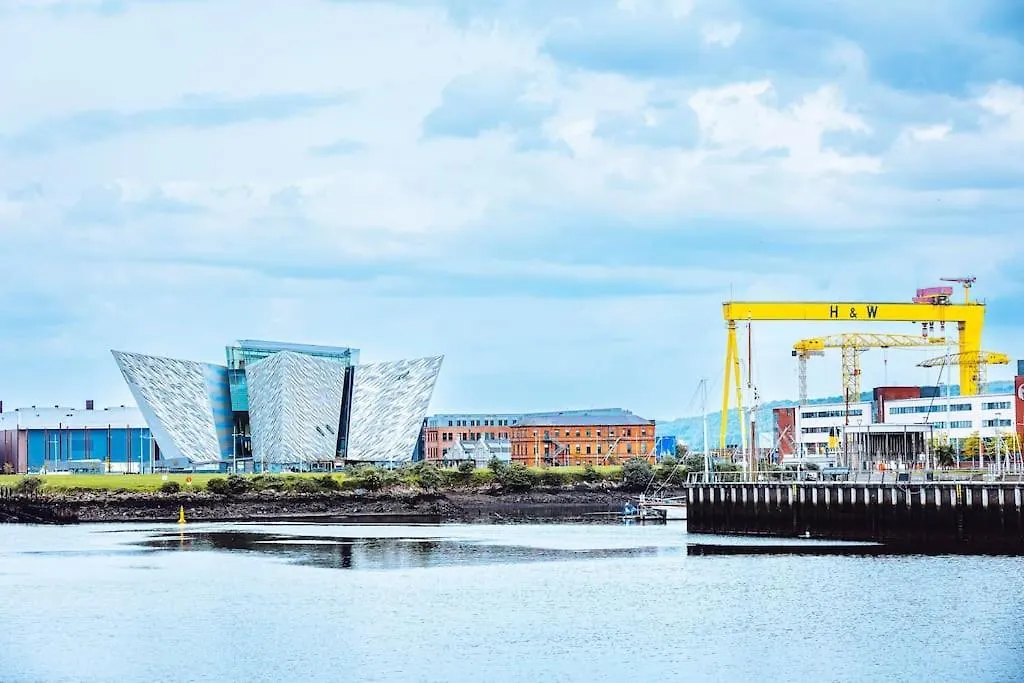 The Matisse- 10 Min Walk To City / Trendy 1 Bd Apt Belfast 0*,