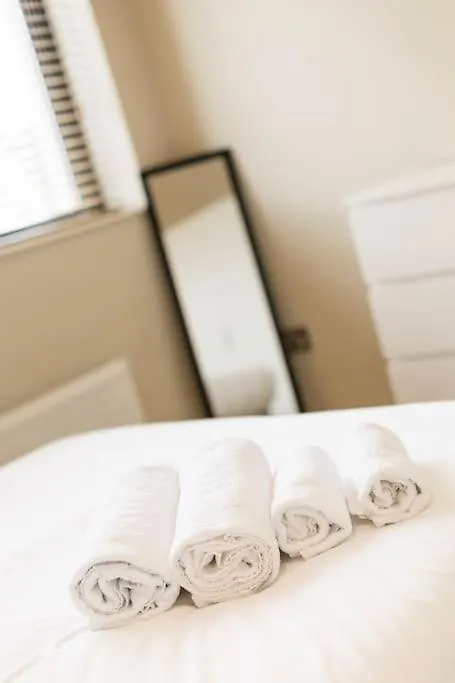 The Matisse- 10 Min Walk To City / Trendy 1 Bd Apt Belfast 0*,