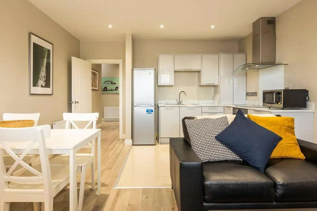 The Matisse- 10 Min Walk To City / Trendy 1 Bd Apt Belfast 0*,  Großbritannien